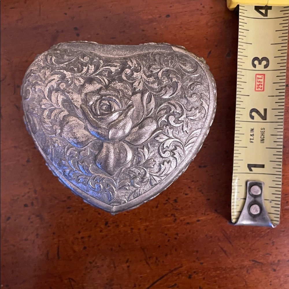 Jewelry Box - heart shaped - Picture 3 of 5